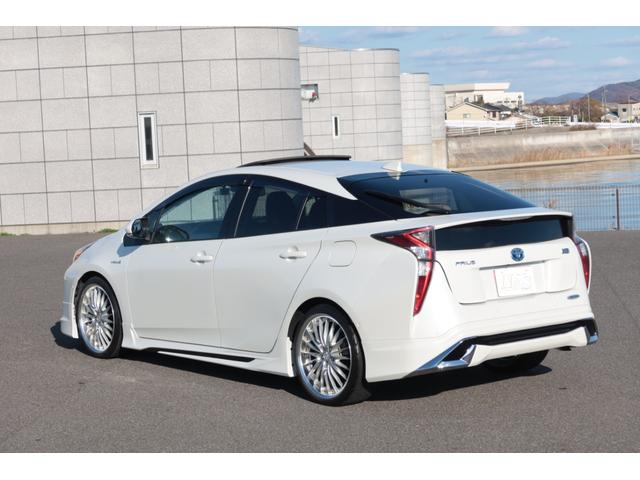 プリウス Ａプレミアム　禁煙車　寒冷地仕様　モデリスタエアロ　ＷＯＲＫ１９ｉｎホイール　サンルーフ　置くだけ充電　ＨＤＭＩ　ＵＳＢ　９型ナビ　前後ドライブレコーダー　レーダークルーズ　オートハイビーム　ＰＣＳ　安全装備搭載（5枚目）