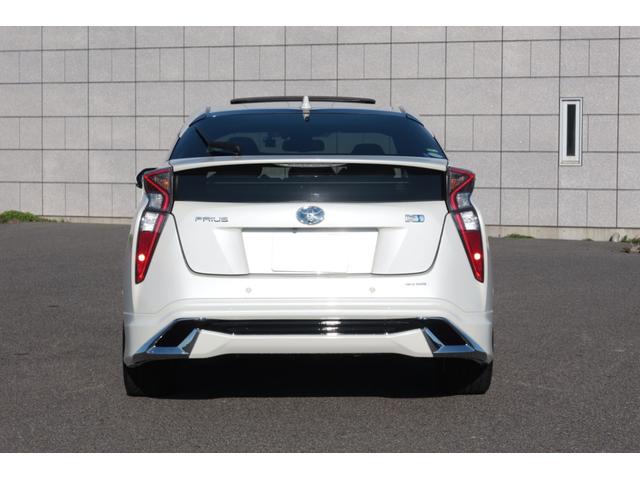 プリウス Ａプレミアム　禁煙車　寒冷地仕様　モデリスタエアロ　ＷＯＲＫ１９ｉｎホイール　サンルーフ　置くだけ充電　ＨＤＭＩ　ＵＳＢ　９型ナビ　前後ドライブレコーダー　レーダークルーズ　オートハイビーム　ＰＣＳ　安全装備搭載（6枚目）
