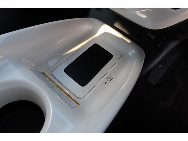 プリウス Ａプレミアム　禁煙車　寒冷地仕様　モデリスタエアロ　ＷＯＲＫ１９ｉｎホイール　サンルーフ　置くだけ充電　ＨＤＭＩ　ＵＳＢ　９型ナビ　前後ドライブレコーダー　レーダークルーズ　オートハイビーム　ＰＣＳ　安全装備搭載（28枚目）