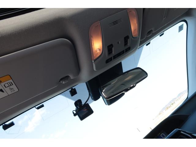 プリウス Ａプレミアム　禁煙車　寒冷地仕様　モデリスタエアロ　ＷＯＲＫ１９ｉｎホイール　サンルーフ　置くだけ充電　ＨＤＭＩ　ＵＳＢ　９型ナビ　前後ドライブレコーダー　レーダークルーズ　オートハイビーム　ＰＣＳ　安全装備搭載（30枚目）