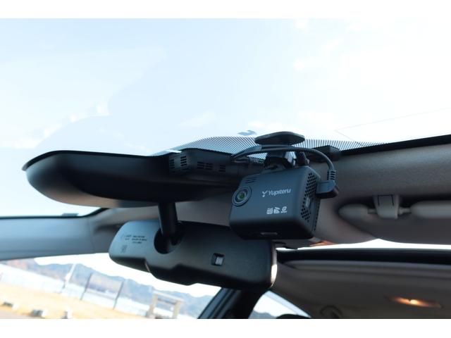 プリウス Ａプレミアム　禁煙車　寒冷地仕様　モデリスタエアロ　ＷＯＲＫ１９ｉｎホイール　サンルーフ　置くだけ充電　ＨＤＭＩ　ＵＳＢ　９型ナビ　前後ドライブレコーダー　レーダークルーズ　オートハイビーム　ＰＣＳ　安全装備搭載（31枚目）