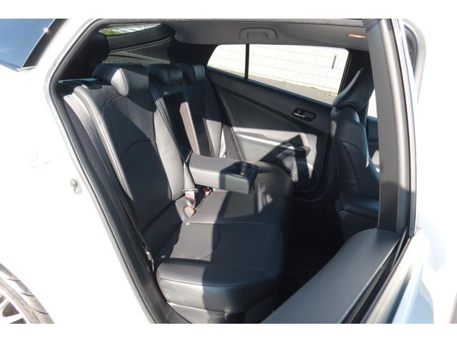 プリウス Ａプレミアム　禁煙車　寒冷地仕様　モデリスタエアロ　ＷＯＲＫ１９ｉｎホイール　サンルーフ　置くだけ充電　ＨＤＭＩ　ＵＳＢ　９型ナビ　前後ドライブレコーダー　レーダークルーズ　オートハイビーム　ＰＣＳ　安全装備搭載（38枚目）