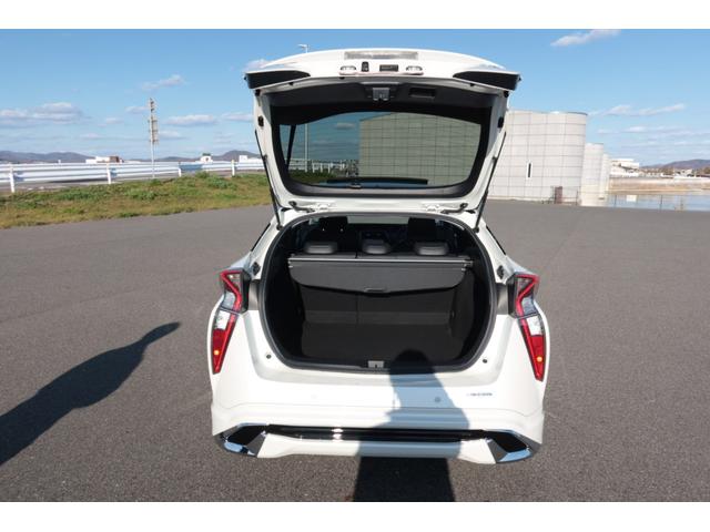 プリウス Ａプレミアム　禁煙車　寒冷地仕様　モデリスタエアロ　ＷＯＲＫ１９ｉｎホイール　サンルーフ　置くだけ充電　ＨＤＭＩ　ＵＳＢ　９型ナビ　前後ドライブレコーダー　レーダークルーズ　オートハイビーム　ＰＣＳ　安全装備搭載（42枚目）