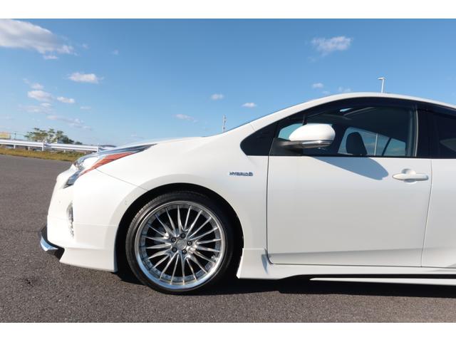 プリウス Ａプレミアム　禁煙車　寒冷地仕様　モデリスタエアロ　ＷＯＲＫ１９ｉｎホイール　サンルーフ　置くだけ充電　ＨＤＭＩ　ＵＳＢ　９型ナビ　前後ドライブレコーダー　レーダークルーズ　オートハイビーム　ＰＣＳ　安全装備搭載（65枚目）