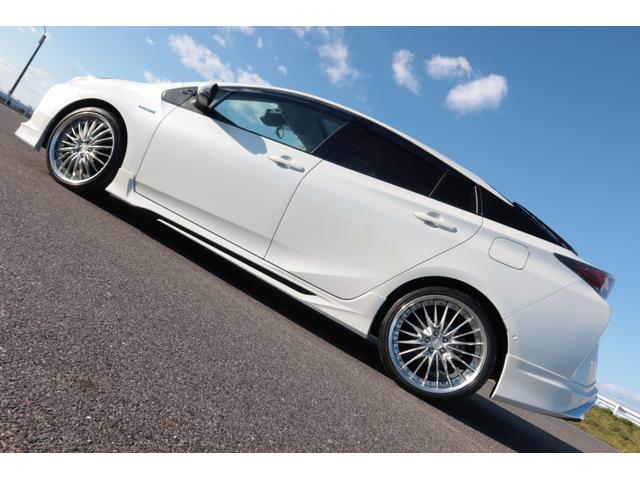 プリウス Ａプレミアム　禁煙車　寒冷地仕様　モデリスタエアロ　ＷＯＲＫ１９ｉｎホイール　サンルーフ　置くだけ充電　ＨＤＭＩ　ＵＳＢ　９型ナビ　前後ドライブレコーダー　レーダークルーズ　オートハイビーム　ＰＣＳ　安全装備搭載（67枚目）
