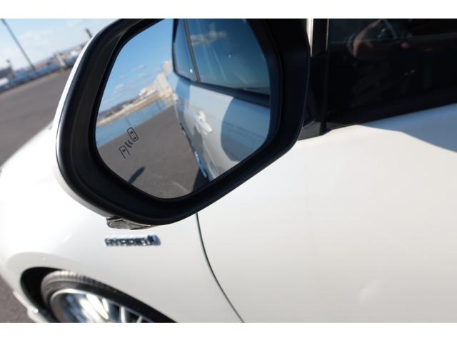 プリウス Ａプレミアム　禁煙車　寒冷地仕様　モデリスタエアロ　ＷＯＲＫ１９ｉｎホイール　サンルーフ　置くだけ充電　ＨＤＭＩ　ＵＳＢ　９型ナビ　前後ドライブレコーダー　レーダークルーズ　オートハイビーム　ＰＣＳ　安全装備搭載（68枚目）