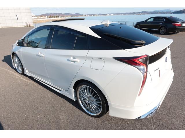 プリウス Ａプレミアム　禁煙車　寒冷地仕様　モデリスタエアロ　ＷＯＲＫ１９ｉｎホイール　サンルーフ　置くだけ充電　ＨＤＭＩ　ＵＳＢ　９型ナビ　前後ドライブレコーダー　レーダークルーズ　オートハイビーム　ＰＣＳ　安全装備搭載（70枚目）