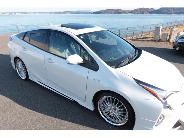 プリウス Ａプレミアム　禁煙車　寒冷地仕様　モデリスタエアロ　ＷＯＲＫ１９ｉｎホイール　サンルーフ　置くだけ充電　ＨＤＭＩ　ＵＳＢ　９型ナビ　前後ドライブレコーダー　レーダークルーズ　オートハイビーム　ＰＣＳ　安全装備搭載（72枚目）