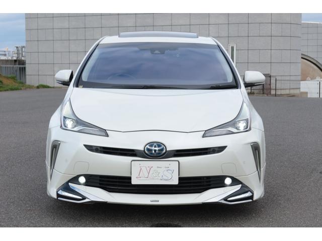 プリウス Ａプレミアム　モデリスタエアロ　サンルーフ　本革シート　ＡＬＰＩＮＥ９型ナビ　バックカメラ　　置くだけ充電　前後ドライブレコーダー　コートテクトＦガラス　レーダークルーズ　オートハイビーム　安全装備搭載　禁煙車（3枚目）