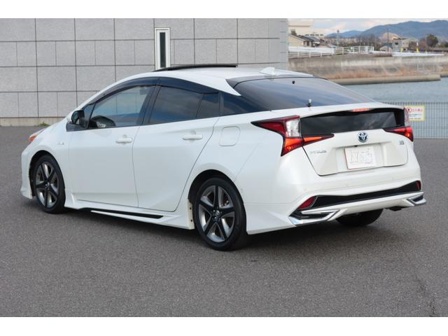 プリウス Ａプレミアム　モデリスタエアロ　サンルーフ　本革シート　ＡＬＰＩＮＥ９型ナビ　バックカメラ　　置くだけ充電　前後ドライブレコーダー　コートテクトＦガラス　レーダークルーズ　オートハイビーム　安全装備搭載　禁煙車（5枚目）