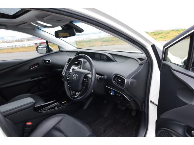 プリウス Ａプレミアム　モデリスタエアロ　サンルーフ　本革シート　ＡＬＰＩＮＥ９型ナビ　バックカメラ　　置くだけ充電　前後ドライブレコーダー　コートテクトＦガラス　レーダークルーズ　オートハイビーム　安全装備搭載　禁煙車（26枚目）