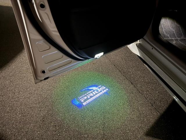 プリウス Ａプレミアム　モデリスタエアロ　サンルーフ　本革シート　ＡＬＰＩＮＥ９型ナビ　バックカメラ　　置くだけ充電　前後ドライブレコーダー　コートテクトＦガラス　レーダークルーズ　オートハイビーム　安全装備搭載　禁煙車（37枚目）