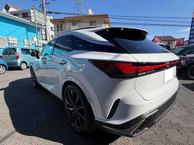 ＲＸ ＲＸ３５０　Ｆスポーツ　改モデル　パノラマルーフ　デジタルインナーミラー　オレンジキャリパー内装レッド　１４型コネクトナビ（5枚目）