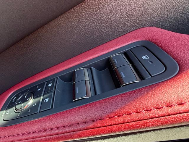 ＲＸ ＲＸ３５０　Ｆスポーツ　改モデル　パノラマルーフ　デジタルインナーミラー　オレンジキャリパー内装レッド　１４型コネクトナビ（25枚目）