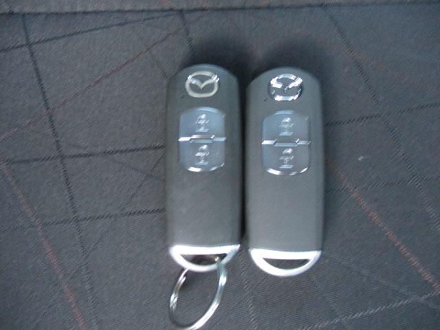 デミオ 13-スカイアクティブ ETC アルミホイール キーレスエントリー アイドリングストップ 電動格納ミラー CVT 衝突安全ボディ ABS ESC CD エアコン パワーステアリング パワーウィンドウ(8枚目)