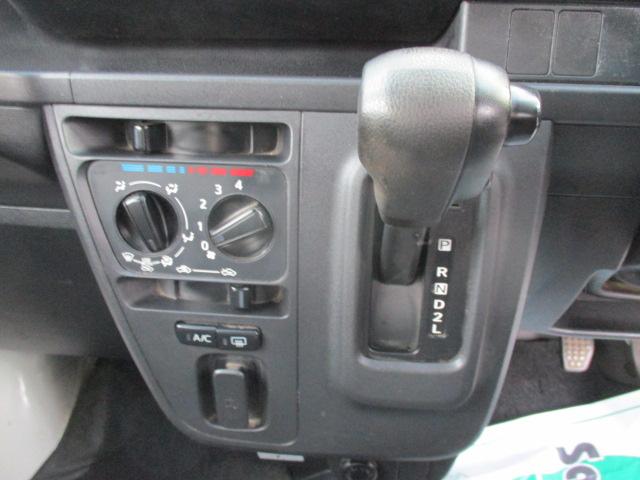 ハイゼットカーゴ スペシャルクリーン　ＡＴ　衝突被害軽減システム　ＥＴＣ　ナビ　両側スライドドア　アイドリングストップ　オートマチックハイビーム　ＥＳＣ　エアコン　運転席エアバッグ　助手席エアバッグ（6枚目）