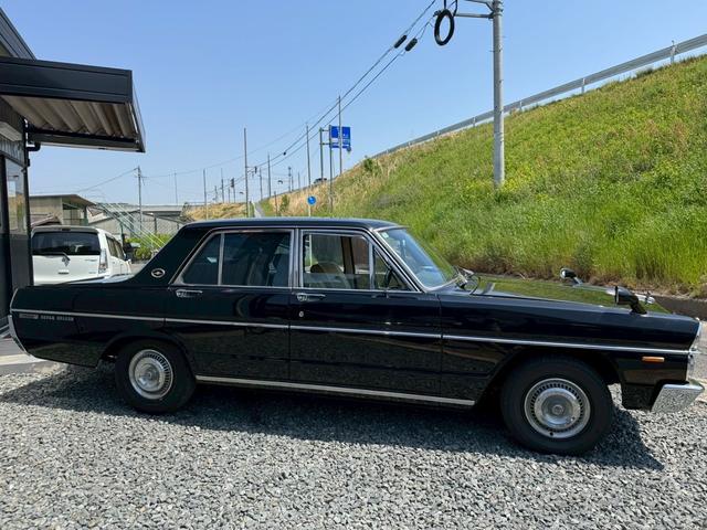 NISSAN GLORIA SUPER DELUXE | 1971 | BLACK | 29000 km NISSAN GLORIA SUPER DELUXE | 1971 | BLACK | 29000 km