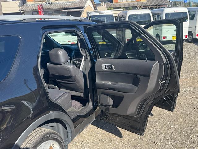 エクスプローラー リミテッド エコブースト ストラーダナビ 地デジ サンルーフ 黒革(15枚目)