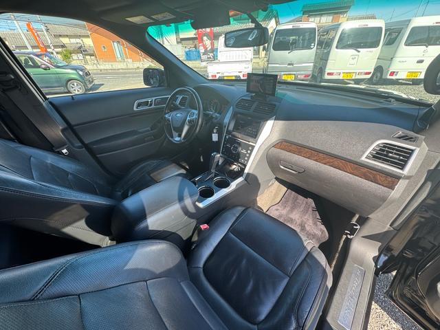 エクスプローラー リミテッド エコブースト ストラーダナビ 地デジ サンルーフ 黒革(24枚目)