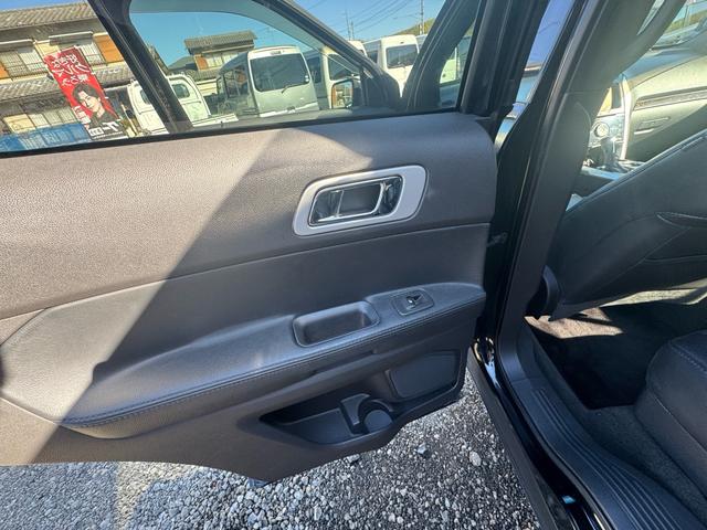 エクスプローラー リミテッド エコブースト ストラーダナビ 地デジ サンルーフ 黒革(27枚目)