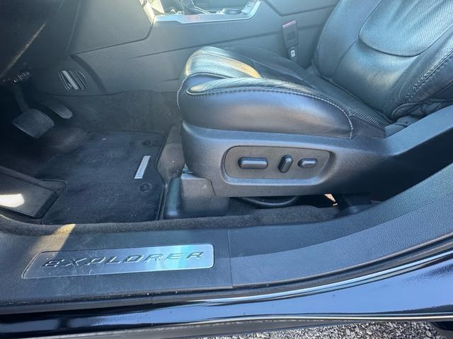 エクスプローラー リミテッド エコブースト ストラーダナビ 地デジ サンルーフ 黒革(34枚目)