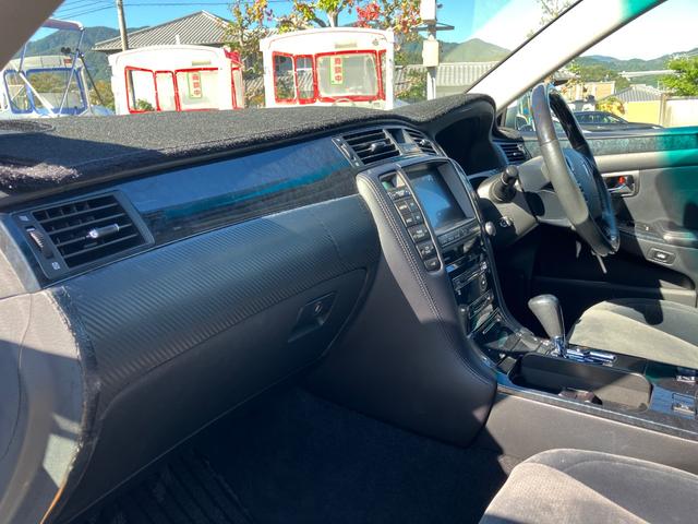 クラウン アスリート カールソン19インチアルミ 純正ナビ バックカメラ ETC スマートキー クルーズコントロール オートライト パワーシート オートエアコン(25枚目)