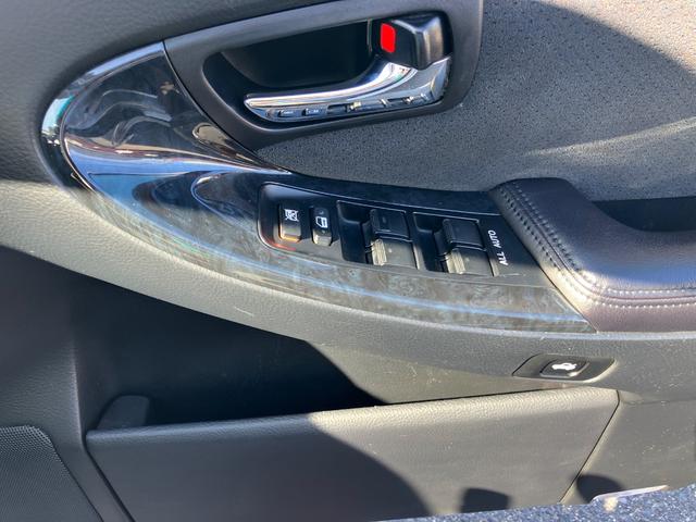 クラウン アスリート カールソン19インチアルミ 純正ナビ バックカメラ ETC スマートキー クルーズコントロール オートライト パワーシート オートエアコン(32枚目)