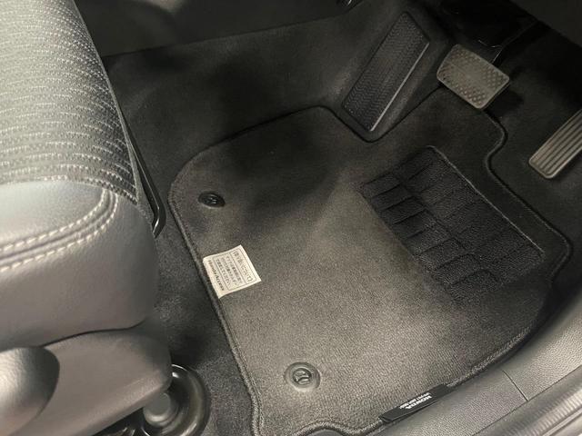 Lパッケージ 禁煙車 ストラーダナビ ワンセグTV ETC LEDヘッドライト クルーズコントロール 本革巻きステアリング 取扱説明書 メンテナンスノート スペアキー(7枚目)