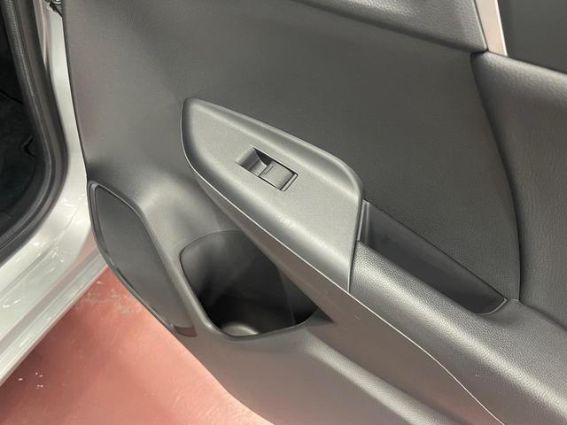 Lパッケージ 禁煙車 ストラーダナビ ワンセグTV ETC LEDヘッドライト クルーズコントロール 本革巻きステアリング 取扱説明書 メンテナンスノート スペアキー(11枚目)