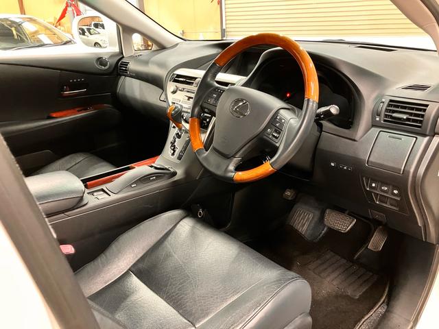 ＲＸ ＲＸ４５０ｈ　バージョンＬ　純正ナビ　ＴＶ　ビルトインＥＴＣ　バックカメラ　クルーズコントロール　ベンチレーション　シートヒーター　運転席・助手席パワーシート　パワーバックドア　ブラックレザーシート（4枚目）