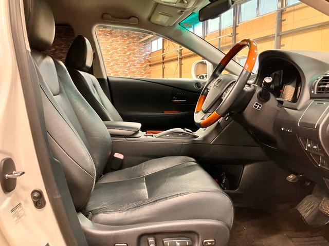 ＲＸ ＲＸ４５０ｈ　バージョンＬ　純正ナビ　ＴＶ　ビルトインＥＴＣ　バックカメラ　クルーズコントロール　ベンチレーション　シートヒーター　運転席・助手席パワーシート　パワーバックドア　ブラックレザーシート（5枚目）
