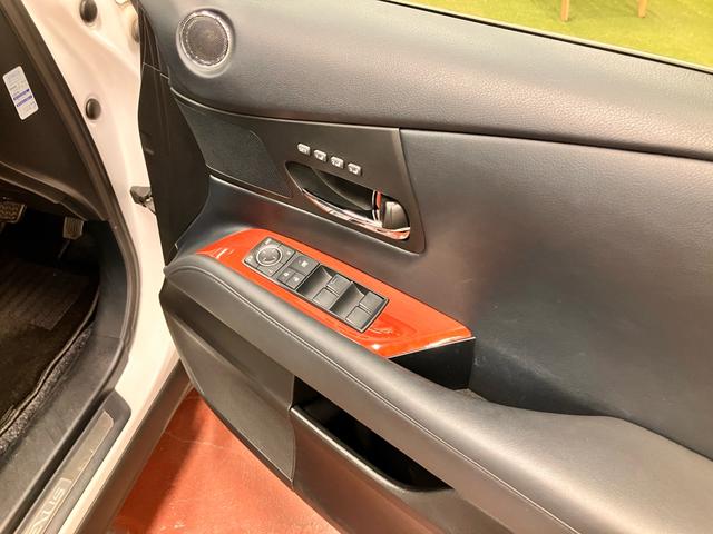 ＲＸ ＲＸ４５０ｈ　バージョンＬ　純正ナビ　ＴＶ　ビルトインＥＴＣ　バックカメラ　クルーズコントロール　ベンチレーション　シートヒーター　運転席・助手席パワーシート　パワーバックドア　ブラックレザーシート（7枚目）