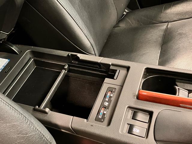 ＲＸ ＲＸ４５０ｈ　バージョンＬ　純正ナビ　ＴＶ　ビルトインＥＴＣ　バックカメラ　クルーズコントロール　ベンチレーション　シートヒーター　運転席・助手席パワーシート　パワーバックドア　ブラックレザーシート（65枚目）
