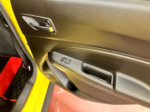 スイフトスポーツ ベースグレード　純正ナビ　フルセグＴＶ　ナヒ連動ドラレコ前後カメラ　全周囲モニター　ビルトインＥＴＣ　クルーズコントロール　運転席シートヒーター　ブラインドスポットモニター　ブラックデカール　ユーザー買取　禁煙車（11枚目）