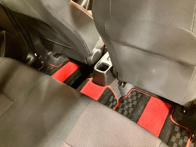 スイフトスポーツ ベースグレード　純正ナビ　フルセグＴＶ　ナヒ連動ドラレコ前後カメラ　全周囲モニター　ビルトインＥＴＣ　クルーズコントロール　運転席シートヒーター　ブラインドスポットモニター　ブラックデカール　ユーザー買取　禁煙車（30枚目）