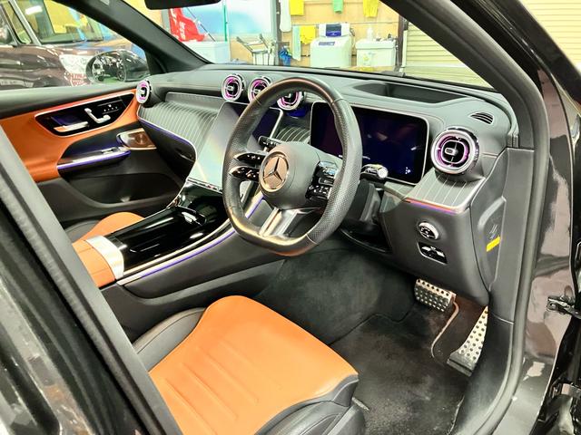 ＧＬＣ ＧＬＣ２２０ｄ　４マチック　ドライバーズパッケージ　ＡＭＧレザーエクスクルーシブＰＫＧ　パノラマサンルーフ　ブラック・ブラウンレザーシート　Ｂｕｒｍｅｓｔｅｒサウンド　純正ドライブレコーダー　ＥＴＣ　純正ナビ　フルセグＴＶ　ユーザー買取　スペアキー有（4枚目）