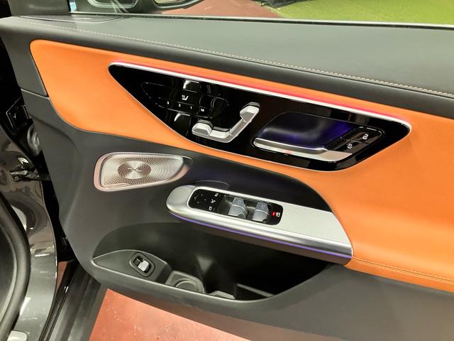 ＧＬＣ ＧＬＣ２２０ｄ　４マチック　ドライバーズパッケージ　ＡＭＧレザーエクスクルーシブＰＫＧ　パノラマサンルーフ　ブラック・ブラウンレザーシート　Ｂｕｒｍｅｓｔｅｒサウンド　純正ドライブレコーダー　ＥＴＣ　純正ナビ　フルセグＴＶ　ユーザー買取　スペアキー有（6枚目）