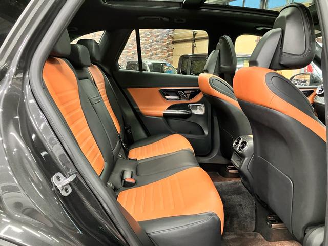 ＧＬＣ ＧＬＣ２２０ｄ　４マチック　ドライバーズパッケージ　ＡＭＧレザーエクスクルーシブＰＫＧ　パノラマサンルーフ　ブラック・ブラウンレザーシート　Ｂｕｒｍｅｓｔｅｒサウンド　純正ドライブレコーダー　ＥＴＣ　純正ナビ　フルセグＴＶ　ユーザー買取　スペアキー有（8枚目）