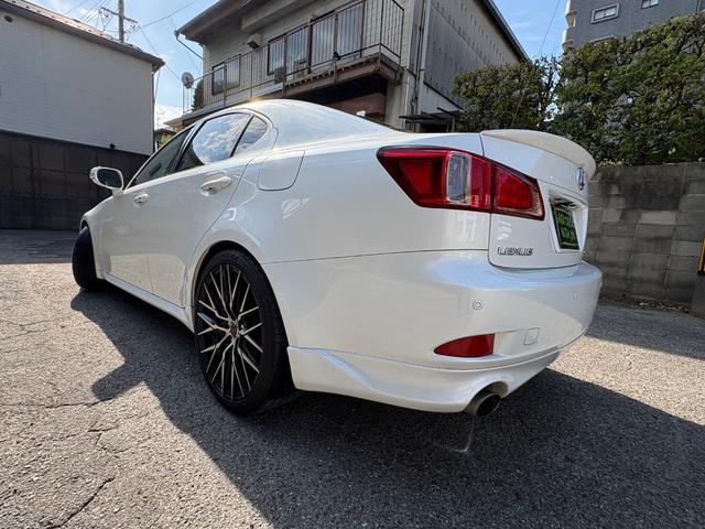 ＩＳ 　純正ナビ・ＴＶ・バックモニター・ＤＶＤチェンジャー・レザーシート・サンルーフ・ツィーター・ドラレコ・社外ヘッドライト・フォッグランプ・ローダウン・社外１９インチアルミ・ＥＴＣ（6枚目）