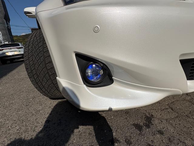 ＩＳ 　純正ナビ・ＴＶ・バックモニター・ＤＶＤチェンジャー・レザーシート・サンルーフ・ツィーター・ドラレコ・社外ヘッドライト・フォッグランプ・ローダウン・社外１９インチアルミ・ＥＴＣ（13枚目）