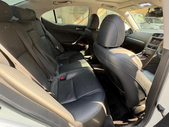 ＩＳ 　純正ナビ・ＴＶ・バックモニター・ＤＶＤチェンジャー・レザーシート・サンルーフ・ツィーター・ドラレコ・社外ヘッドライト・フォッグランプ・ローダウン・社外１９インチアルミ・ＥＴＣ（22枚目）