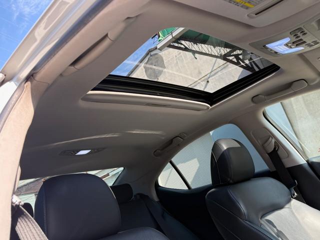 ＩＳ 　純正ナビ・ＴＶ・バックモニター・ＤＶＤチェンジャー・レザーシート・サンルーフ・ツィーター・ドラレコ・社外ヘッドライト・フォッグランプ・ローダウン・社外１９インチアルミ・ＥＴＣ（23枚目）