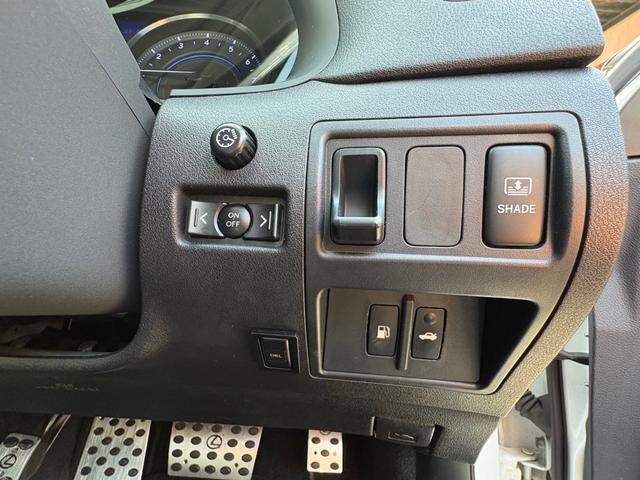 ＩＳ 　純正ナビ・ＴＶ・バックモニター・ＤＶＤチェンジャー・レザーシート・サンルーフ・ツィーター・ドラレコ・社外ヘッドライト・フォッグランプ・ローダウン・社外１９インチアルミ・ＥＴＣ（37枚目）