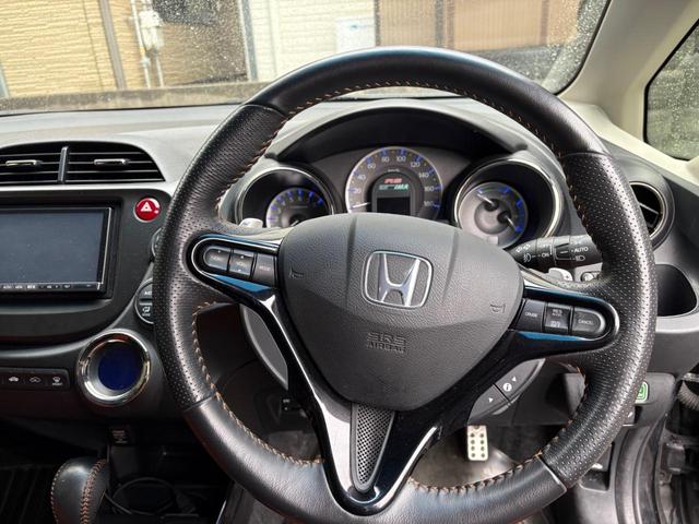 フィットハイブリッド ＲＳ　社外ナビ・フルセグＴＶ・バックカメラ・ビルトインＥＴＣ・前後ドライブレコーダー・キセノンヘッドライト・クルーズコントロール・オートライト・スマートキー２個・電動格納ミラーウィンカー・１５インチアルミ（16枚目）