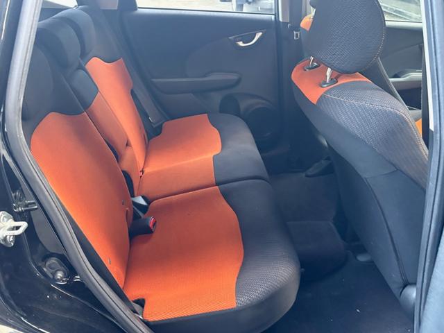 フィットハイブリッド ＲＳ　社外ナビ・フルセグＴＶ・バックカメラ・ビルトインＥＴＣ・前後ドライブレコーダー・キセノンヘッドライト・クルーズコントロール・オートライト・スマートキー２個・電動格納ミラーウィンカー・１５インチアルミ（18枚目）