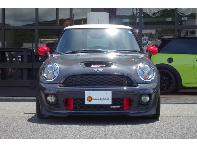 ミニ ｍｉｎｉ ジョンクーパーワークスｇｐ ミニ クーパー中古車 当店認定中古車 ２００台限定 ６速ミッション 距離３８０００キロ ｇｐ専用１７ｉｎ ｇｐステッカー張替えリフレッシュ済 379 8万円 平成25年 13年 山口県 中古車 価格 Com