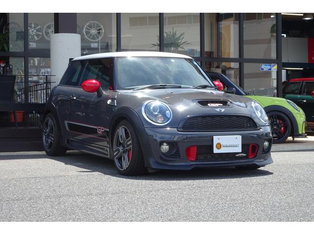 ＭＩＮＩ ジョンクーパーワークスＧＰ　ミニ・クーパー中古車　当店認定中古車　２００台限定　６速ミッション　距離３８０００キロ　ＧＰ専用１７ｉｎ　ＧＰステッカー張替えリフレッシュ済　３９０００キロ（4枚目）