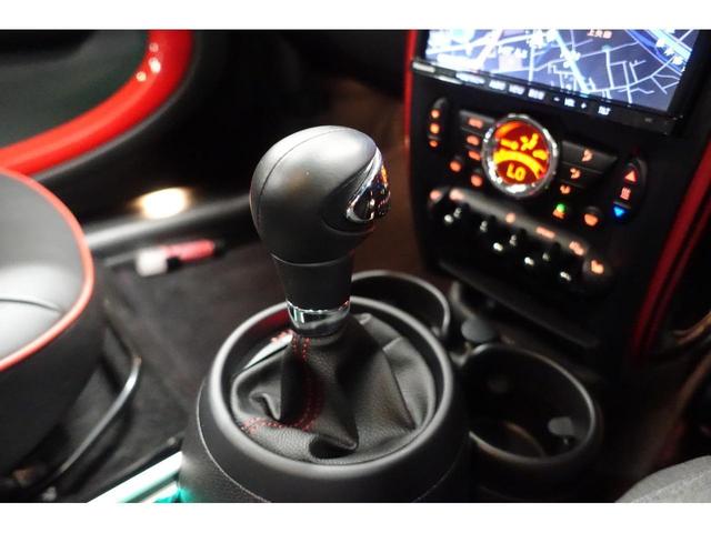 ジョンクーパーワークス クロスオーバー ミニ・クーパー中古車 当店認定中古車 社外SDナビ DVD 地デジ Bluetooth ブラックレザーシート シートヒーター ブラックインナーヘッドライト オートクルーズ 距離19000キロ(35枚目)