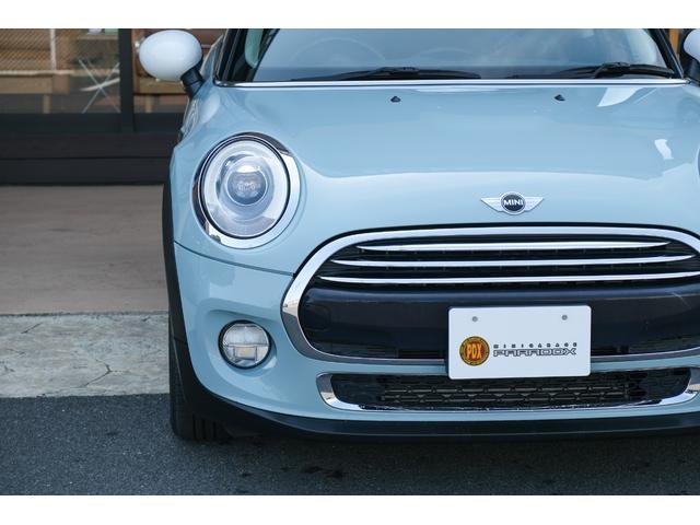 ＭＩＮＩ クーパー　アイスブルー　限定車アイスブルーエディション　バックカメラ　１５ＡＷ　Ｂｌｕｅｔｏｏｔｈオーディオ　ＵＳＢ　ＡＵＸ　ＥＴＣ　禁煙車　ＬＥＤライト（5枚目）