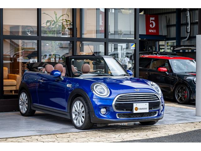 ＭＩＮＩ クーパー　コンバーチブル　全国対応６ヶ月保証付き　スターライトブルー　純正ナビ　ヒートシーター　レザーシート　タッチパネル　バックカメラ　パーキングセンサー　ＭＩＮＩＹｏｕｒｓ　ソフトトップ　コンフォートアクセス（3枚目）